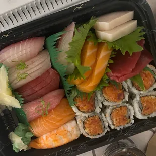Sushi &amp; Sashimi Dinner