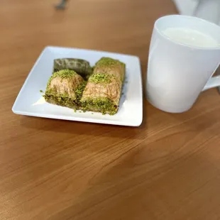 Pistachio baklava (3 piece)