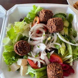 Falafel salad