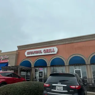 the outside of the restaurant