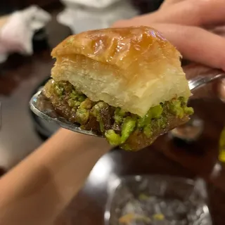 Baklava (4 Pieces)