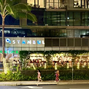 Alfresco dining at Istanbul Hawaii