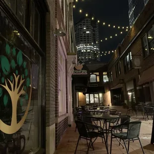 the outside of a restaurant