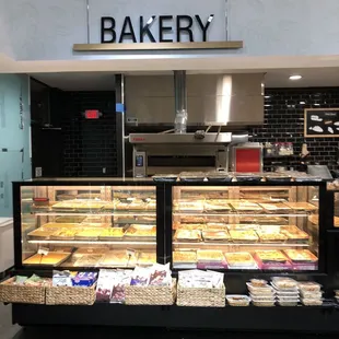 So many fresh baklava desserts!