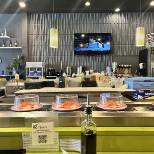 sushi and sashimi, interior