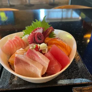 Chirashi bowl