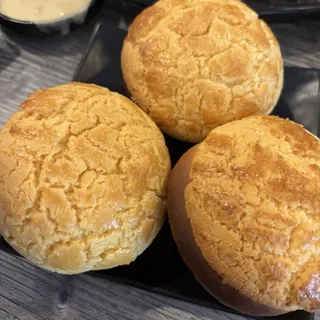 Baked Egg Yolk Cream Bun