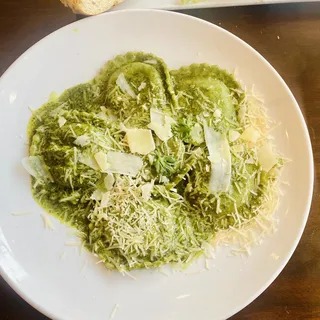 Jumbo Ravioli Florentine Pesto