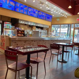 the inside of a fast food restaurant