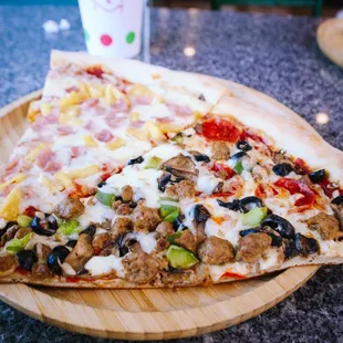 Pizza: Hawiann &amp; Supreme