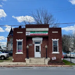 The old town bank is now a great pizza place!