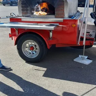 Mobile woodfire oven pizzas catering