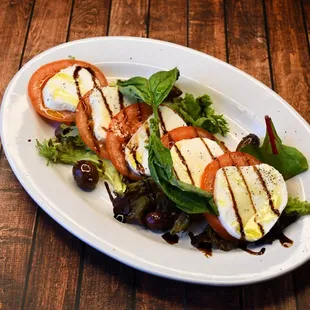 CAPRESE SALAD,
Fresh mozzarella, sliced roma tomatoes, and fresh basil topped with olive oil and balsamic vinegar