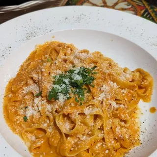 Homemade Fettuccine Vodka Pink Sauce