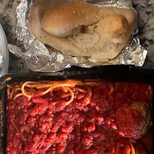 Spaghetti and meatballs with bread