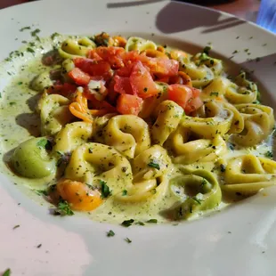 Tortellini with pesto cream sauce