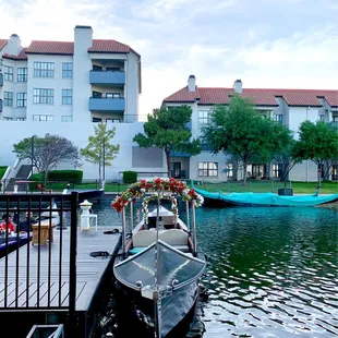 There was a couple having dinner on the gondola to the left!