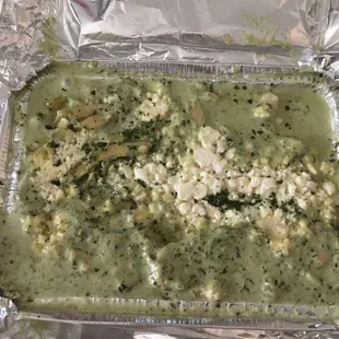Fettuccine pesto with chicken and artichokes