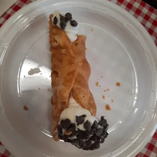 Very very good Cannoli!