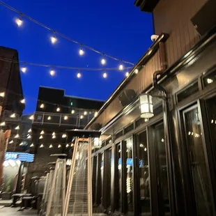 the outside of a restaurant at night