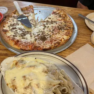 Fettuccine Alfredo- Hamburger Pizza