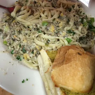 Linguine with clam sauce.