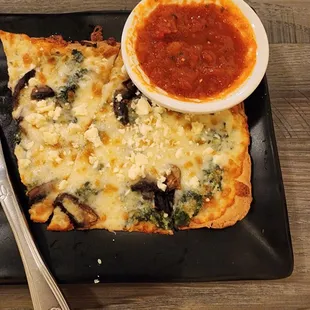 Portobello flatbread with marinara