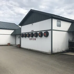the outside of the restaurant