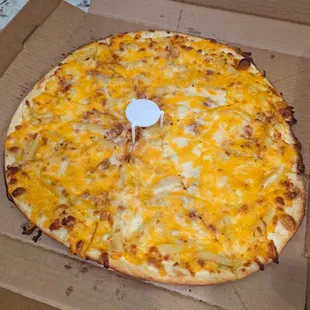 Mac n cheese pizza.   Not enough noodles or toppings. Undercooked.   Medium $15