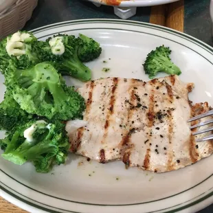 Chicken + broccoli = no flavor