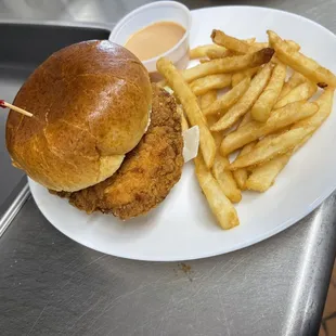 Spicy chicken with fries