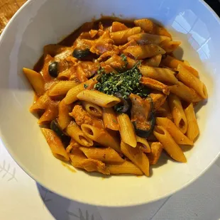 Vegetable chicken pasta