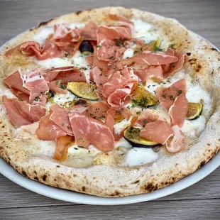 Whole wheat, Prosciutto, figs, Gorgonzola, mozzarella