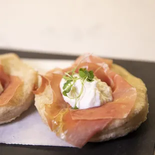 Frittelle burrata e prosciutto