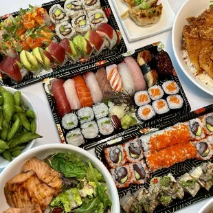 Itani Sushi serves freshly made Japanese takeout including sushi, donburi rice bowls, noodles, gyoza and more!