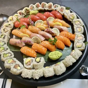Maki and nigiri combo platter.