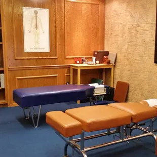 The treatment room.