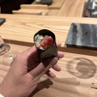 Tuna hand roll