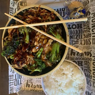 White rice, broccoli, carrots, chicken, garlic butter noodles with teriyaki sauce.