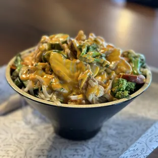 Hibachi bowl with sriracha mayo and yum yum