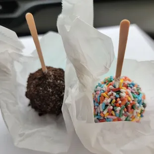 Cake pops are delicious.