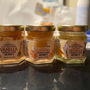 Various sample size creamed honey