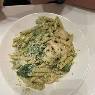 Penne pesto broccoli shrimp