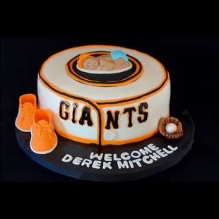 This baby will have giant(s) shoes to fill! SF #Giants superfans had a delightful baby shower and ordered this chocolate cake.