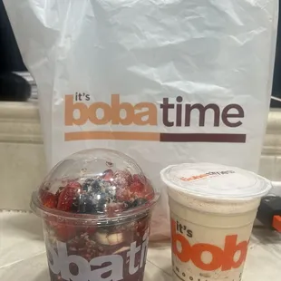 Açaí bowl and horchata smoothie