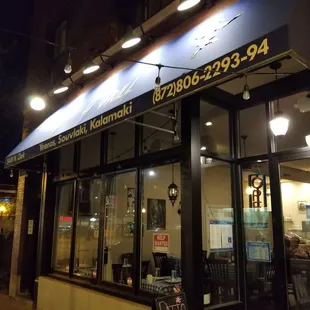 the outside of the restaurant