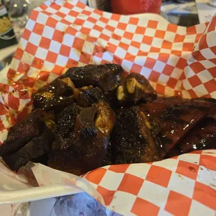 Rib tips and hot link