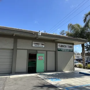 the outside of a restaurant