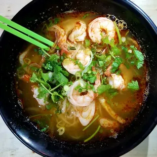 Pho tom yum.
