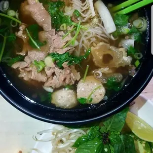 Pho com  (beef,tendon,tripe,beef ball)
